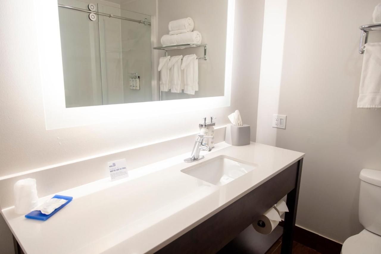 Holiday Inn Express Marshfield - Springfield Area By Ihg מראה חיצוני תמונה
