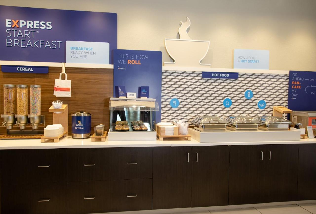Holiday Inn Express Marshfield - Springfield Area By Ihg מראה חיצוני תמונה