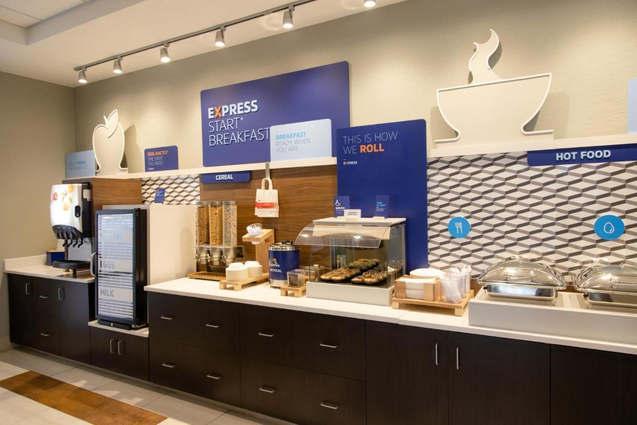 Holiday Inn Express Marshfield - Springfield Area By Ihg מראה חיצוני תמונה