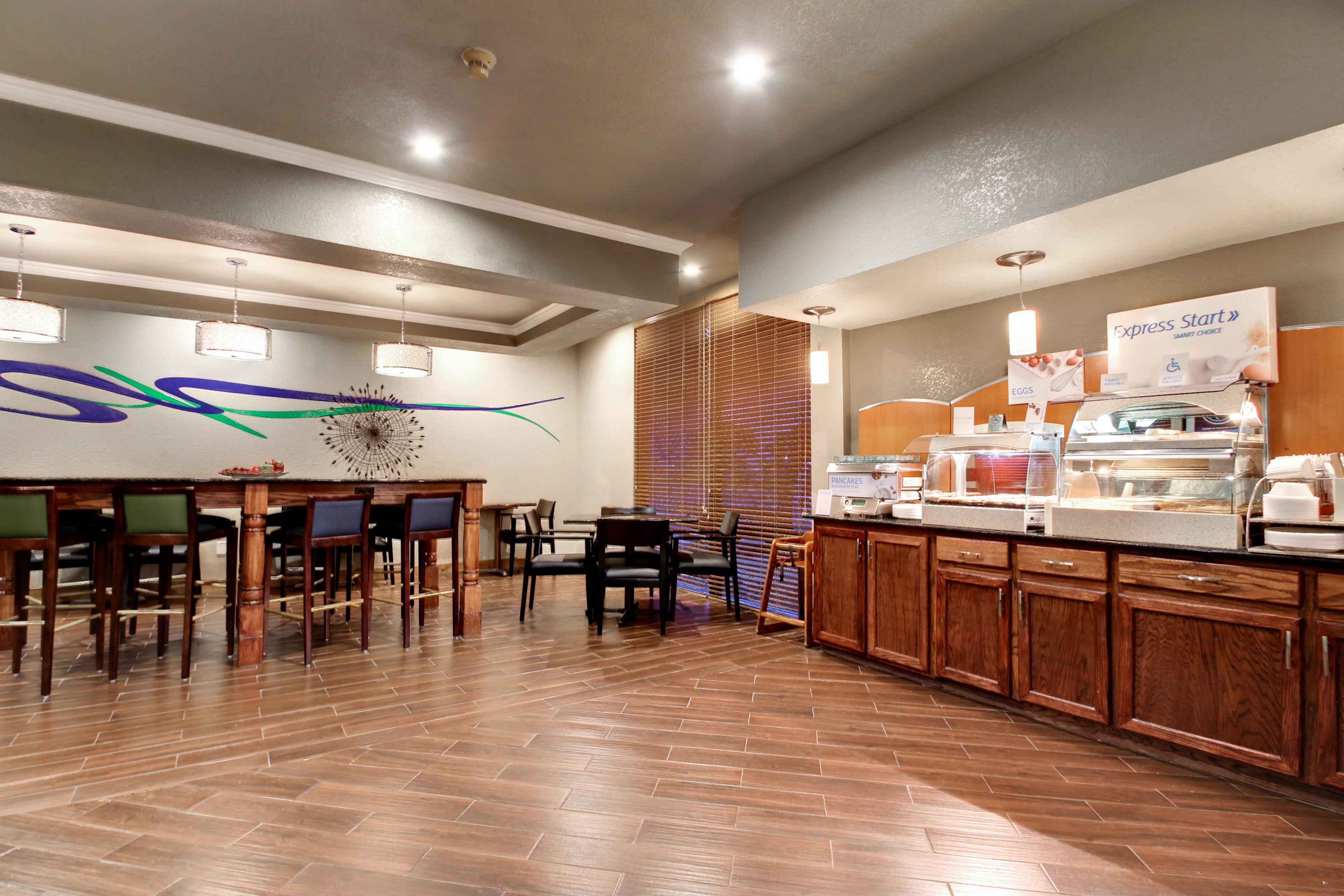 Holiday Inn Express Marshfield - Springfield Area By Ihg מראה חיצוני תמונה