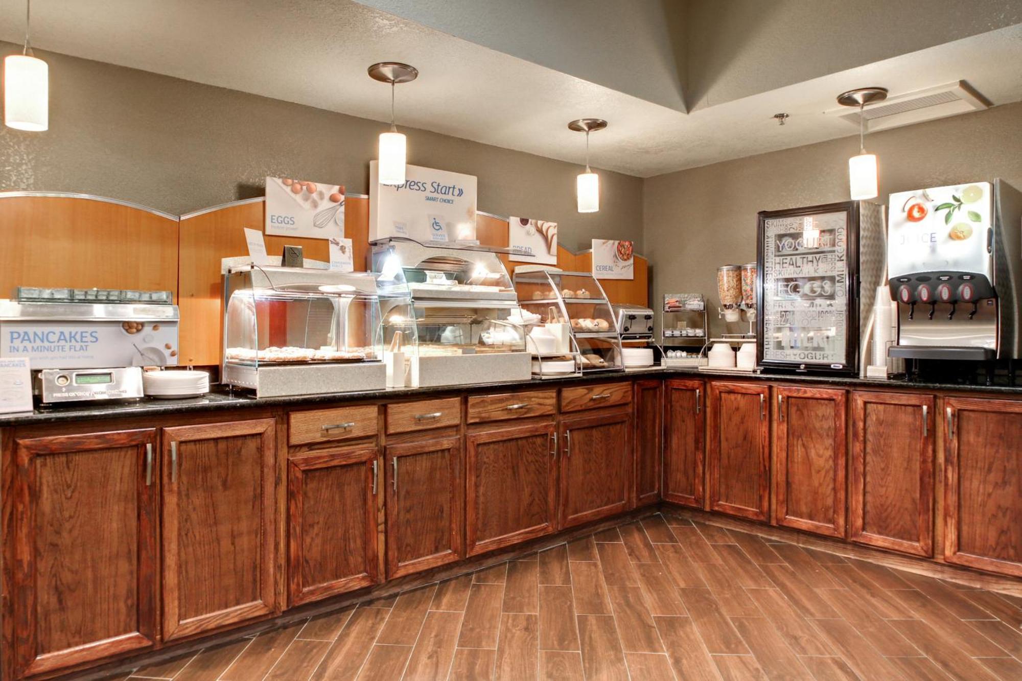 Holiday Inn Express Marshfield - Springfield Area By Ihg מראה חיצוני תמונה