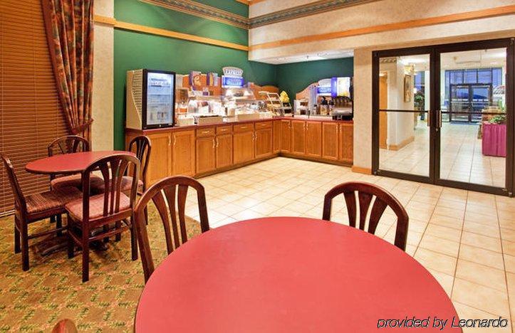 Holiday Inn Express Marshfield - Springfield Area By Ihg מסעדה תמונה