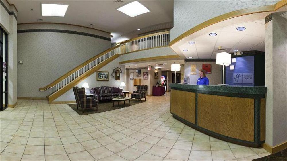 Holiday Inn Express Marshfield - Springfield Area By Ihg מראה חיצוני תמונה